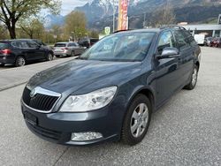 Grau Gebraucht 2011 Skoda Octavia Ambition Kombi | 2.999 € (Guter Preis)