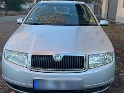 Silber Gebraucht 2003 Skoda Fabia Kleinwagen | 900 € (Guter Preis)