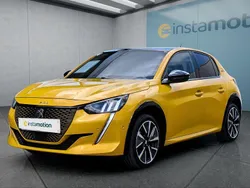Gelb Gebraucht 2021 Peugeot e-208 Kleinwagen | 15.399 € (Guter Preis)