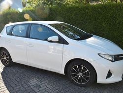 Weiß Gebraucht 2014 Toyota Auris Cool Limousine | 7.990 € (Fairer Preis)