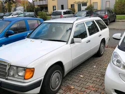 Weiß Gebraucht 1990 Mercedes E250 Limousine | 6.000 €