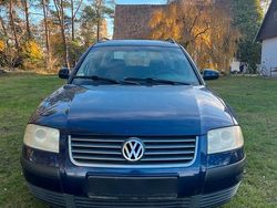 Blau Gebraucht 2001 VW Passat Kombi | 1.200 € (Fairer Preis)