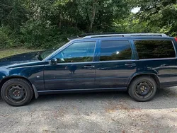Blau Gebraucht 1999 Volvo V70 Kombi | 1.600 €