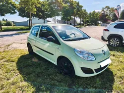 Grün Gebraucht 2009 Renault Twingo Kleinwagen | 2.200 €