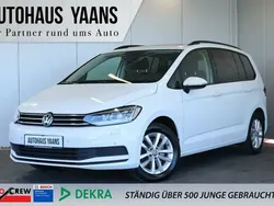 Pure white Gebraucht 2017 VW Touran Comfortline Van / Kleinbus | 20.979 € (Fairer Preis)