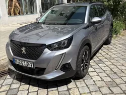 Grau Gebraucht 2021 Peugeot 2008 Active SUV | 17.450 € (Fairer Preis)