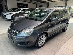 Grau Gebraucht 2012 Opel Zafira Family Van / Kleinbus | 7.950 € (Teuer)