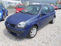 Blau metallic Gebraucht 2002 Renault Clio II Limousine | 2.200 €