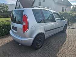 Silber Gebraucht 2009 Skoda Roomster Kombi | 2.900 €