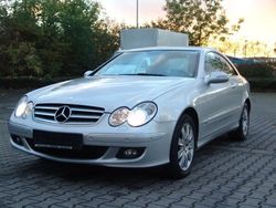 Silber metallic Gebraucht 2008 Mercedes CLK220 Elegance Coupé | 12.980 € (Teuer)