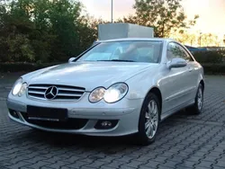 Silber metallic Gebraucht 2008 Mercedes CLK220 Elegance Coupé | 12.980 € (Teuer)