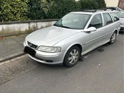 Silber Gebraucht 2001 Opel Vectra Kombi | 2.200 € (Fairer Preis)