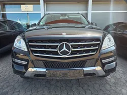Obsidianschwarz metalliclack Gebraucht 2012 Mercedes ML250 SUV | 10.600 €