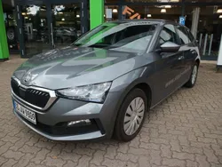 Graphite grau metallic met. Gebraucht 2023 Skoda Scala Cool Plus Kleinwagen | 17.980 €