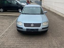 Blau Gebraucht 2002 VW Passat Limousine | 1.499 € (Guter Preis)