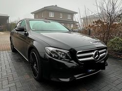 Schwarz Gebraucht 2016 Mercedes E220 Limousine | 19.900 € (Etwas zu teuer)