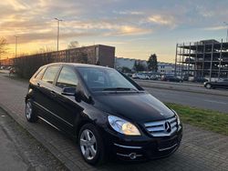 Kosmosschwarz metalliclack Gebraucht 2011 Mercedes B180 Van / Kleinbus | 10.650 € (Teuer)
