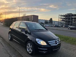 Kosmosschwarz metalliclack Gebraucht 2011 Mercedes B180 Van / Kleinbus | 11.500 € (Teuer)