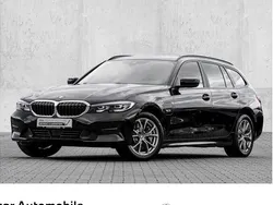Schwarz Gebraucht 2022 BMW 330e Advantage Kombi | 28.990 € (Guter Preis)