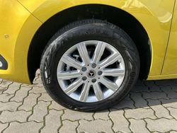 Limonitgelb Gebraucht 2025 Mercedes 180 Progressive Limousine | 34.990 € (Etwas zu teuer)