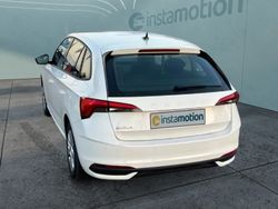 Weiß Gebraucht 2024 Skoda Scala Essence Kleinwagen | 20.600 € (Fairer Preis)
