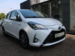Weiß Gebraucht 2018 Toyota Yaris Hybrid Team Limousine | 13.995 € (Fairer Preis)