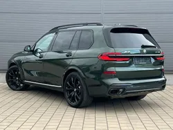 Malachitgruen ii Gebraucht 2024 BMW X7 M Sport SUV | 101.790 € (Guter Preis)