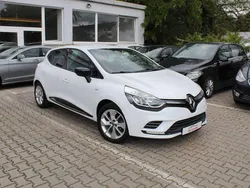 Weiß Gebraucht 2017 Renault Clio IV LIMITED Limousine | 8.499 € (Fairer Preis)