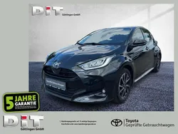 Black mica / ink Gebraucht 2020 Toyota Yaris Hybrid Club Limousine | 15.990 € (Guter Preis)