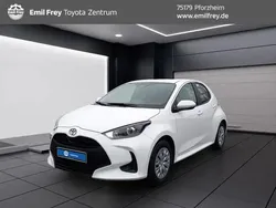 Schneeweiß Neu 2025 Toyota Yaris Hybrid Comfort Limousine | 21.890 € (Superpreis)