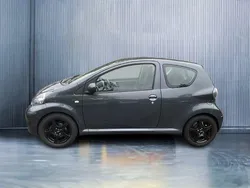 Grau Gebraucht 2010 Toyota Aygo Kleinwagen | 4.000 € (Etwas zu teuer)