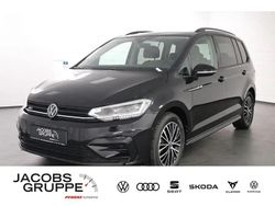 Schwarz Gebraucht 2024 VW Touran Style Van / Kleinbus | 39.880 € (Fairer Preis)