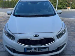 Weiß Gebraucht 2014 Kia Ceed Sportswagon Edition 7 Kombi | 7.300 € (Fairer Preis)