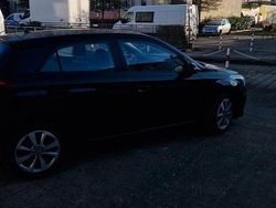 Schwarz Gebraucht 2015 Hyundai i20 Classic Limousine | 7.900 € (Fairer Preis)