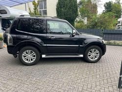 Schwarz Gebraucht 2014 Mitsubishi Pajero Edition SUV | 22.750 €