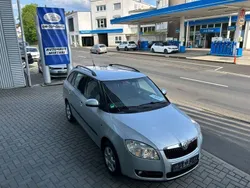 Brilliantsilber metallic Gebraucht 2009 Skoda Fabia Elegance Kombi | 2.249 € (Fairer Preis)