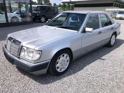 Silber Gebraucht 1992 Mercedes E280 Limousine | 11.250 €