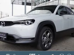 Weiß ceramic metallic 3tone Gebraucht 2021 Mazda MX30 Comfort SUV | 15.989 € (Guter Preis)