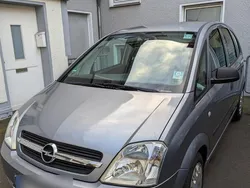 Silber Gebraucht 2005 Opel Meriva Van / Kleinbus | 2.000 €