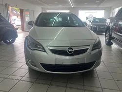 Silber Gebraucht 2012 Opel Astra Innovation Kombi | 7.490 € (Teuer)
