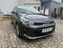 Grau Gebraucht 2017 Kia Rio DREAM-TEAM Edition Limousine | 9.400 € (Fairer Preis)