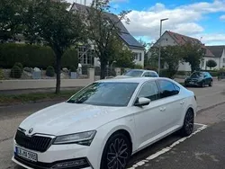 Weiß Gebraucht 2020 Skoda Superb LAURIN & KLEMENT Limousine | 23.900 € (Etwas zu teuer)