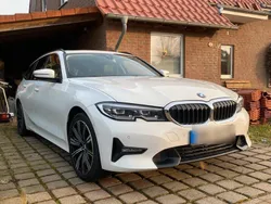 Weiß Gebraucht 2020 BMW 320 Kombi | 24.500 €