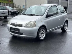 Silber Gebraucht 2003 Toyota Yaris Limousine | 2.200 € (Etwas zu teuer)