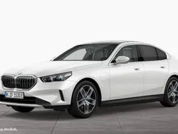 Weiß Gebraucht 2024 BMW 530e Limousine | 58.990 € (Fairer Preis)