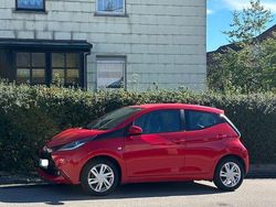 Rot Gebraucht 2017 Toyota Aygo X-play Kleinwagen | 9.000 € (Fairer Preis)