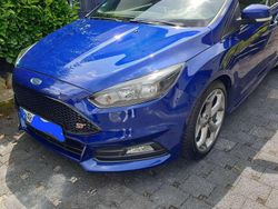 Blau Gebraucht 2016 Ford Focus ST Kombi | 13.500 € (Etwas zu teuer)