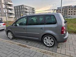 Grau Gebraucht 2006 VW Touran Van / Kleinbus | 4.000 € (Etwas zu teuer)