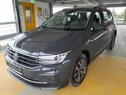 Grau Gebraucht 2022 VW Tiguan Life SUV | 25.990 € (Fairer Preis)
