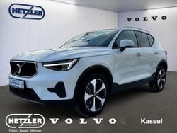Crystal white / metallic Neu 2026 Volvo XC40 Core SUV | 41.390 € (Guter Preis)